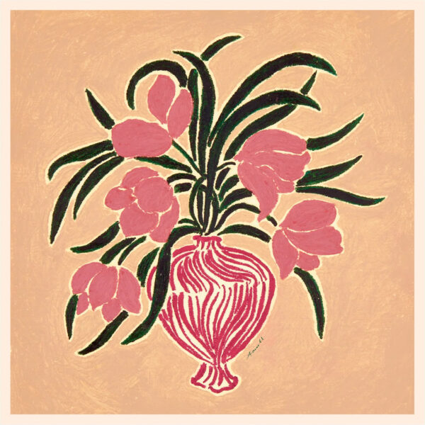 La Poire plakat med titlen Tulips in a red vase. Plakaten forestiller en buket med lyserøde tulipaner på en beige baggrund.