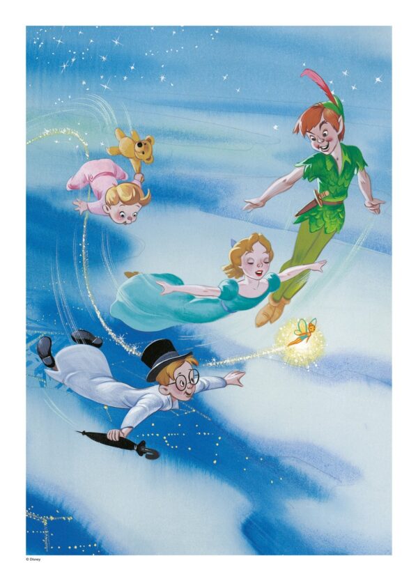 Peter Pan plakat med Peter Pan, der flyver med Klokkeblomst og Darlings børnene over skyerne i London mod Ønskeøen
