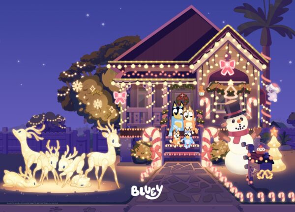 Bluey plakat med julelys på hundefamiliens hus