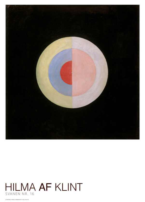 Hilma af Klint plakat med hendes værk Svanen Nr. 16. Værket er i kvadrat og placeret øverest på plakaten. Værket har en sort baggrund, som står i kontrast til den hvide ramme udenom. Nederest ses kunstnerens navn Hilma af Klint.
